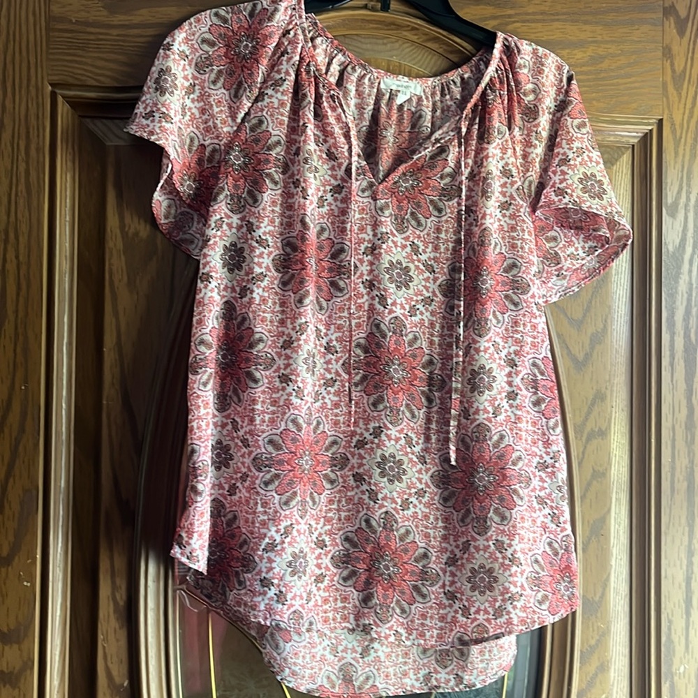 Maurice’s size medium floral top